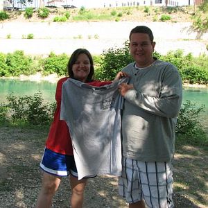 Siren gives Tamucc2044 his new CHUM t-shirt for becoming a new member