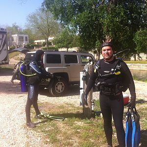 Divers gear up