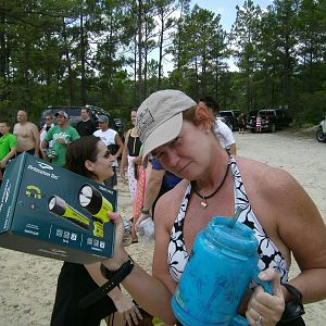 VanessaArrrr won a set of dive lights