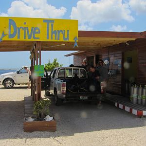 Tank filling station