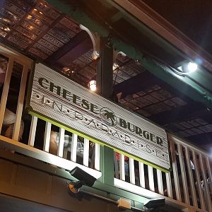 2017 Maui Cheeseburger Sign