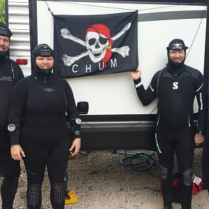 April's DAM CHUMmers ready to dive the Comal River 02