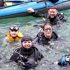 CHUMmers Make Happy Divers