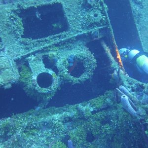 entering the El Aguila wreck.