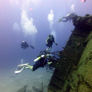 Reefhound and watermonkee entering the El Aguila
