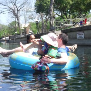 Float 06 - Baby Tropical plots her escape.JPG