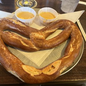 Dat’s a big pretzel (straw for scale)