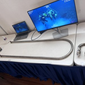 11 - U-bolt for seabed