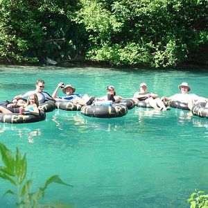 Tubing_the_Comal