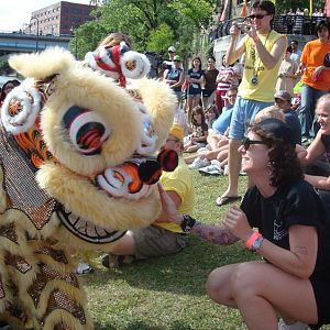 Hiedi Ho and the dragon