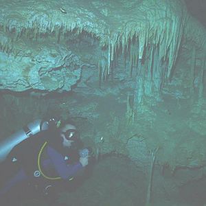 Dos Ojos - McLot and stalactites