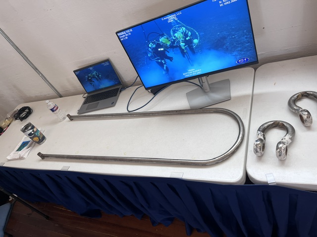 11 - U-bolt for seabed