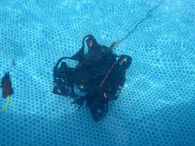16 - mini ROV in tank