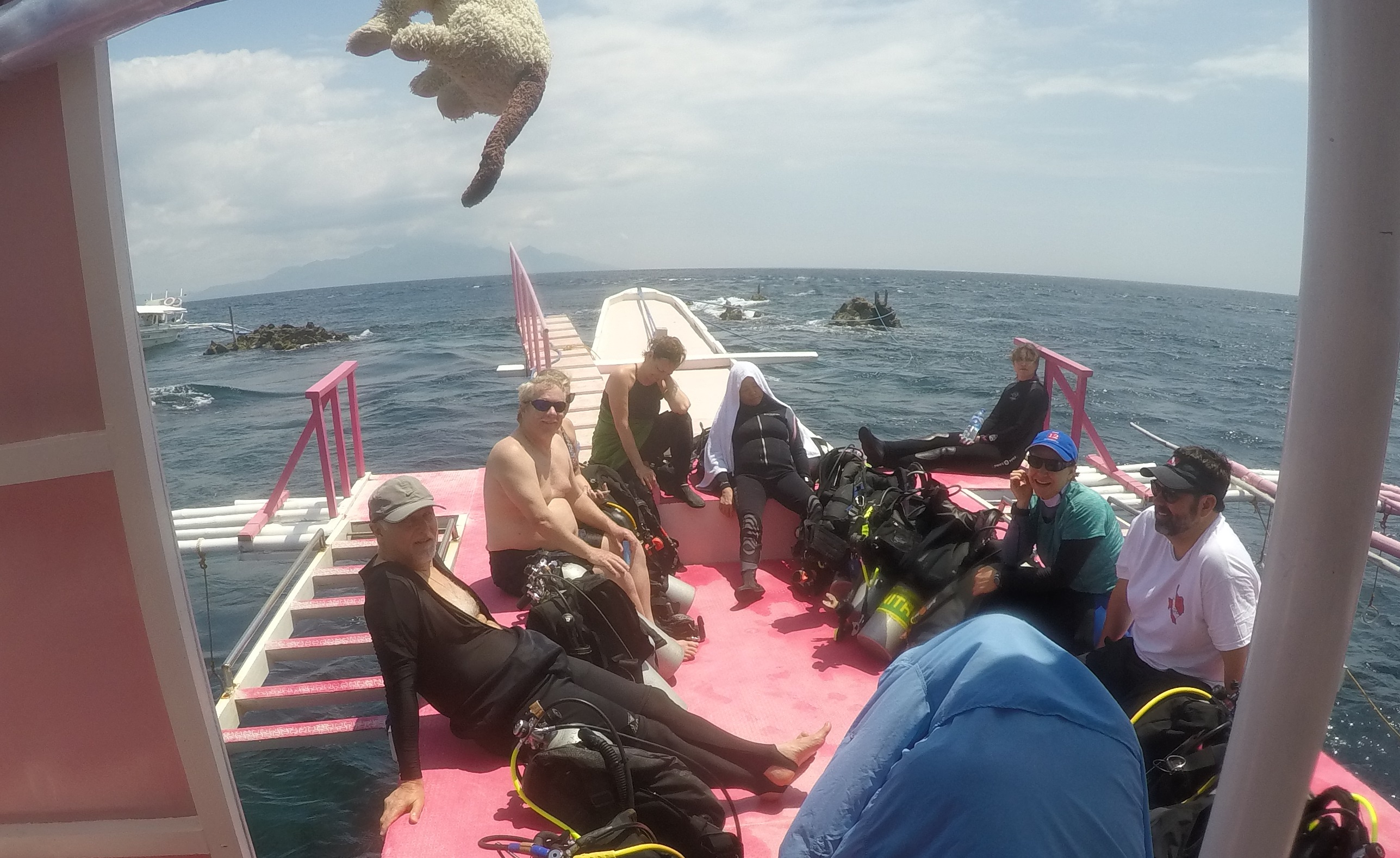 25  CHUM Moored For Surface Interval On Big Dayboat