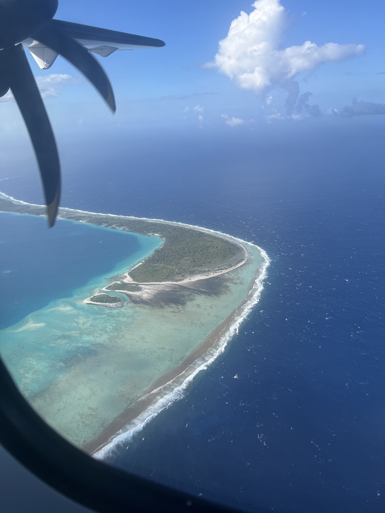 Air Tahiti flight from Rangiroa to Fakarava