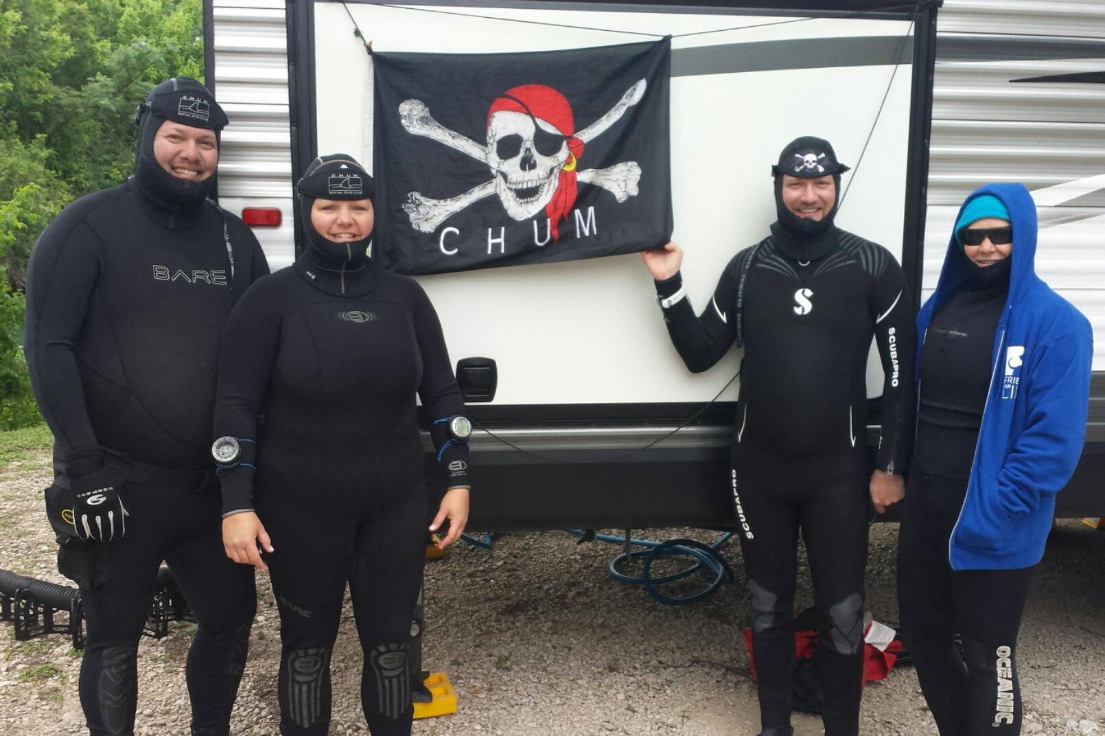April's DAM CHUMmers ready to dive the Comal River 02