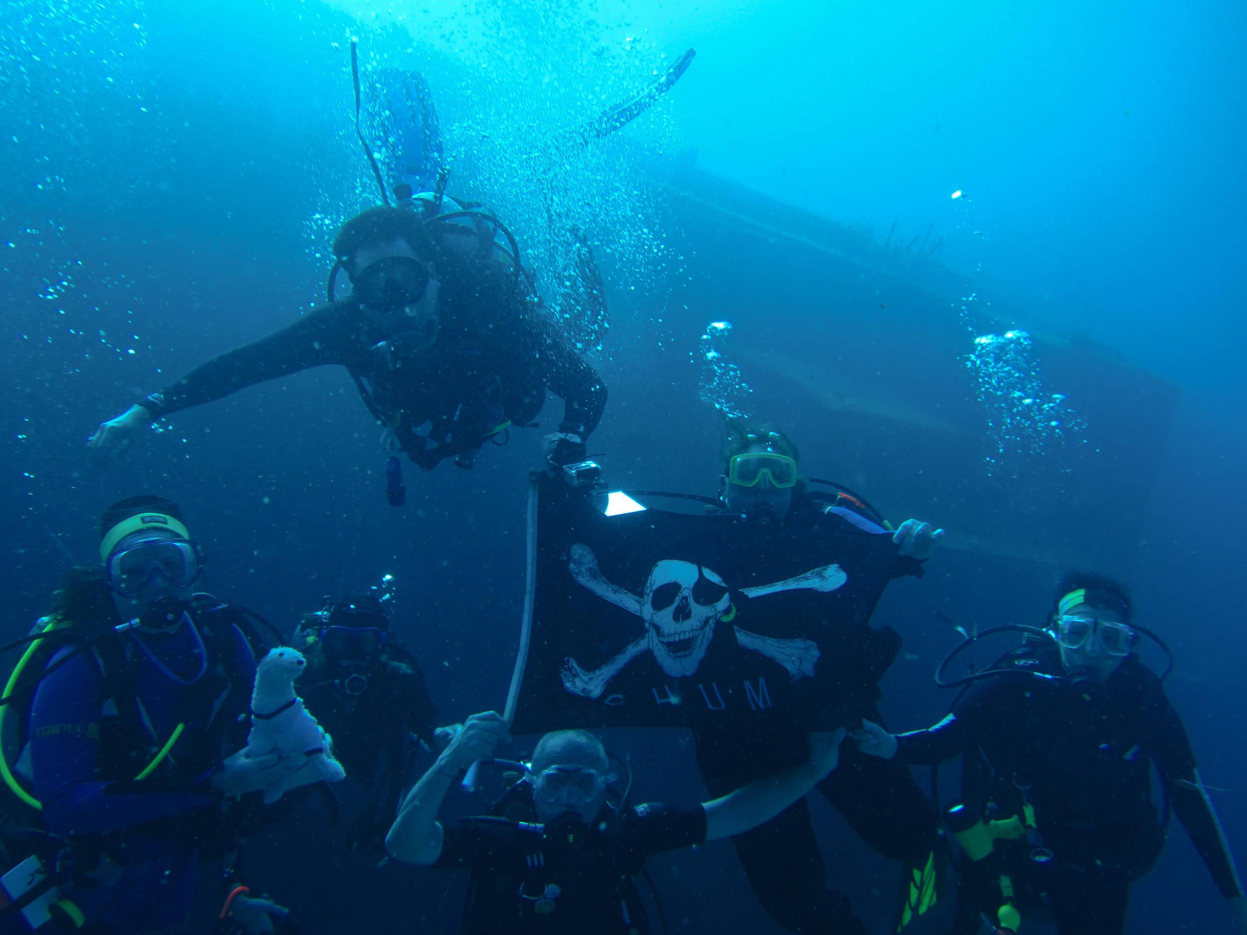 Chum Club sail the flag