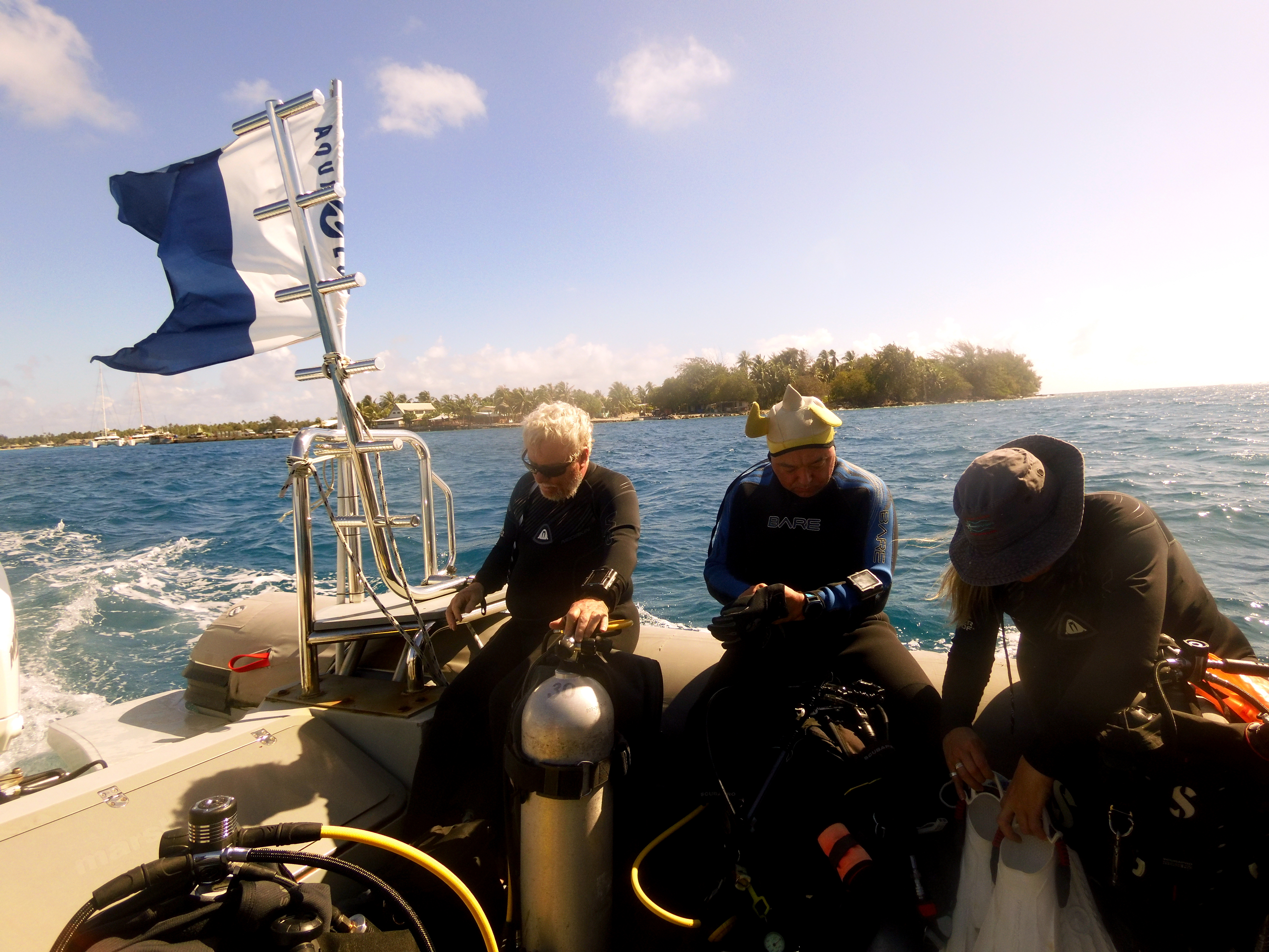 Dive crew in Rangiroa