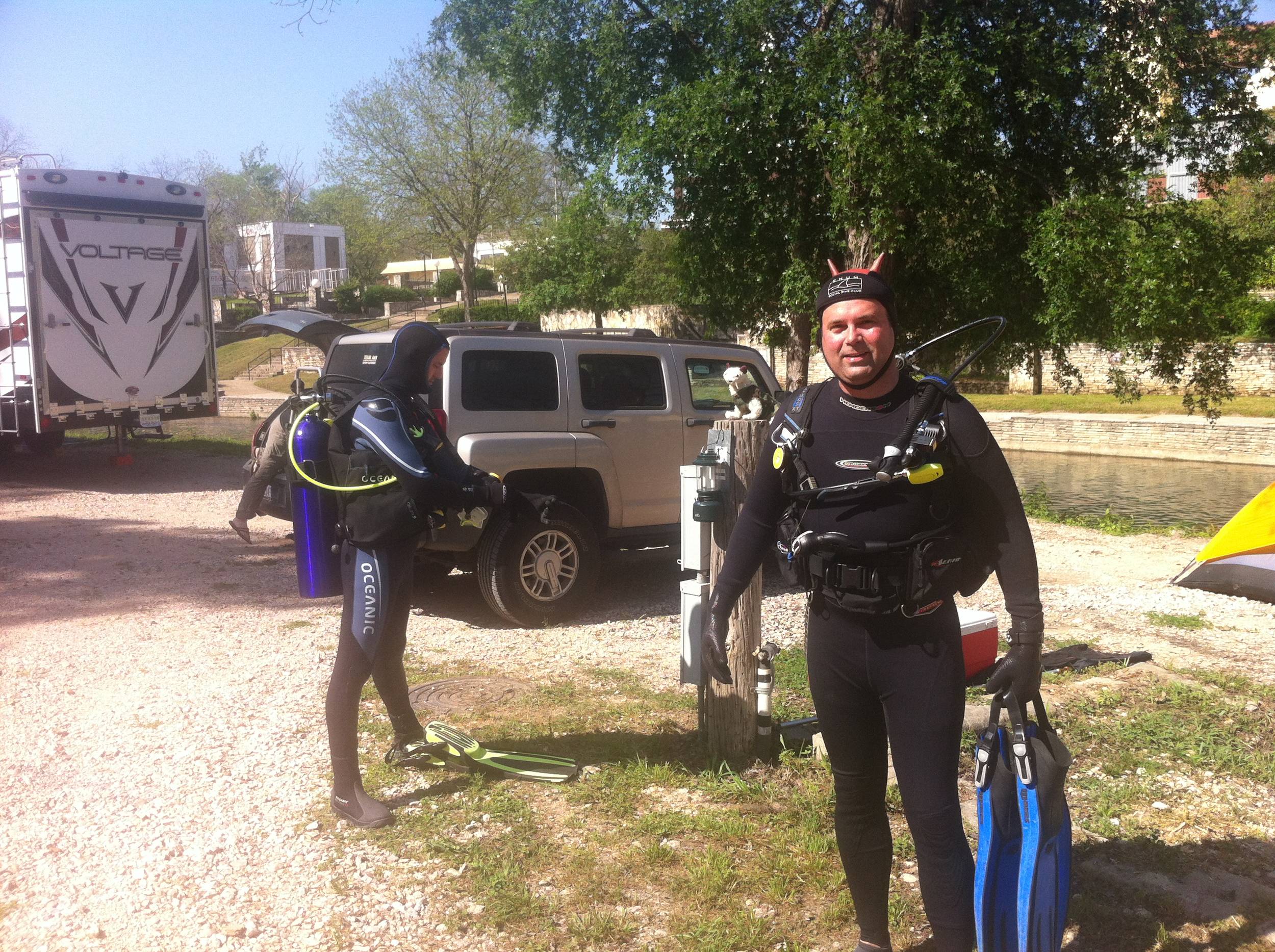 Divers gear up