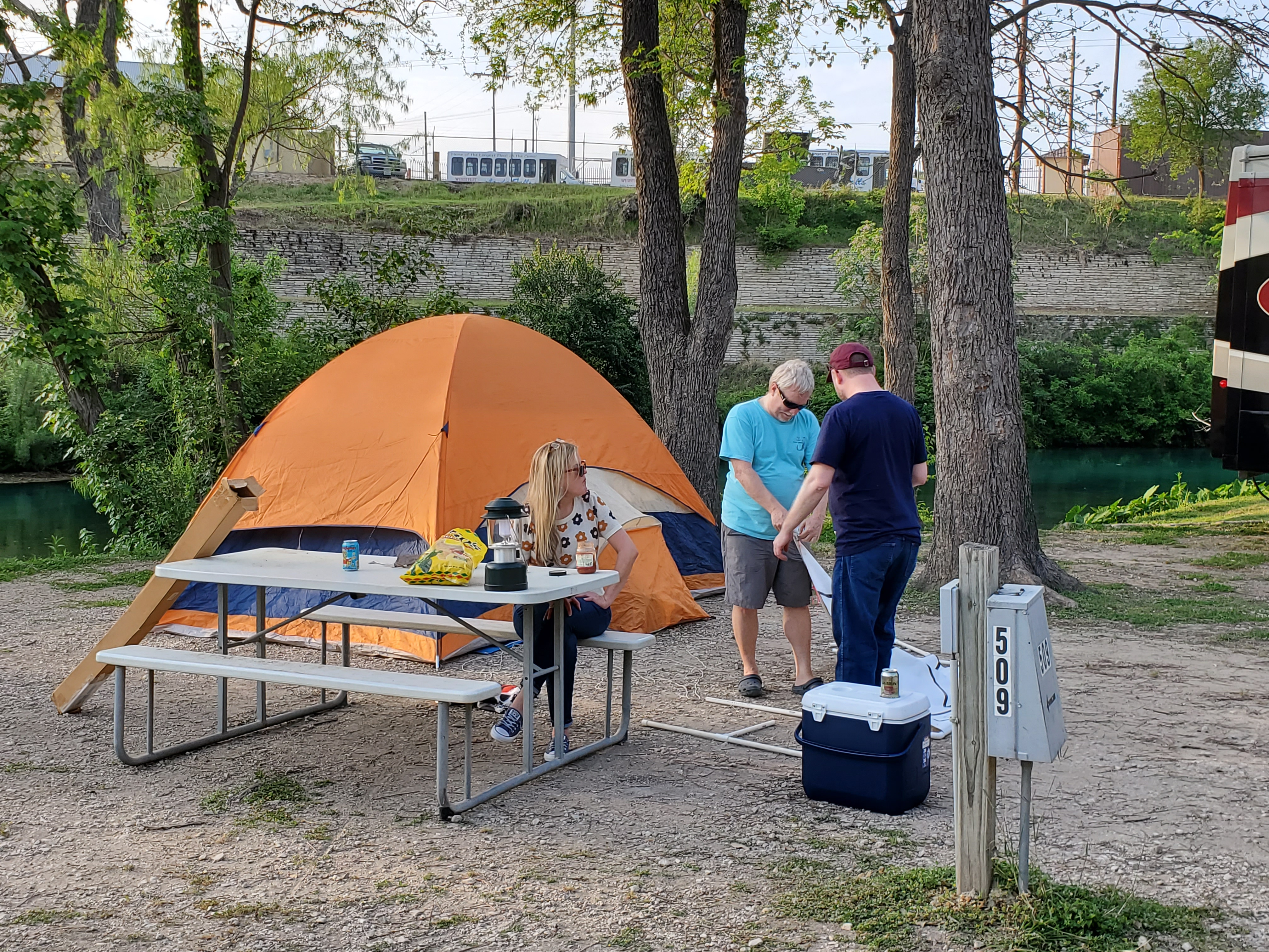 It's Still DAYLIGHT And ReefHound & Watermonkee Are Already Set Up