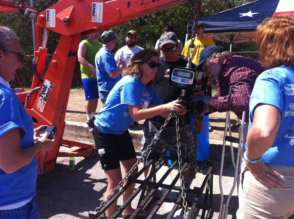 Joanne shows the boys how to rig a lift