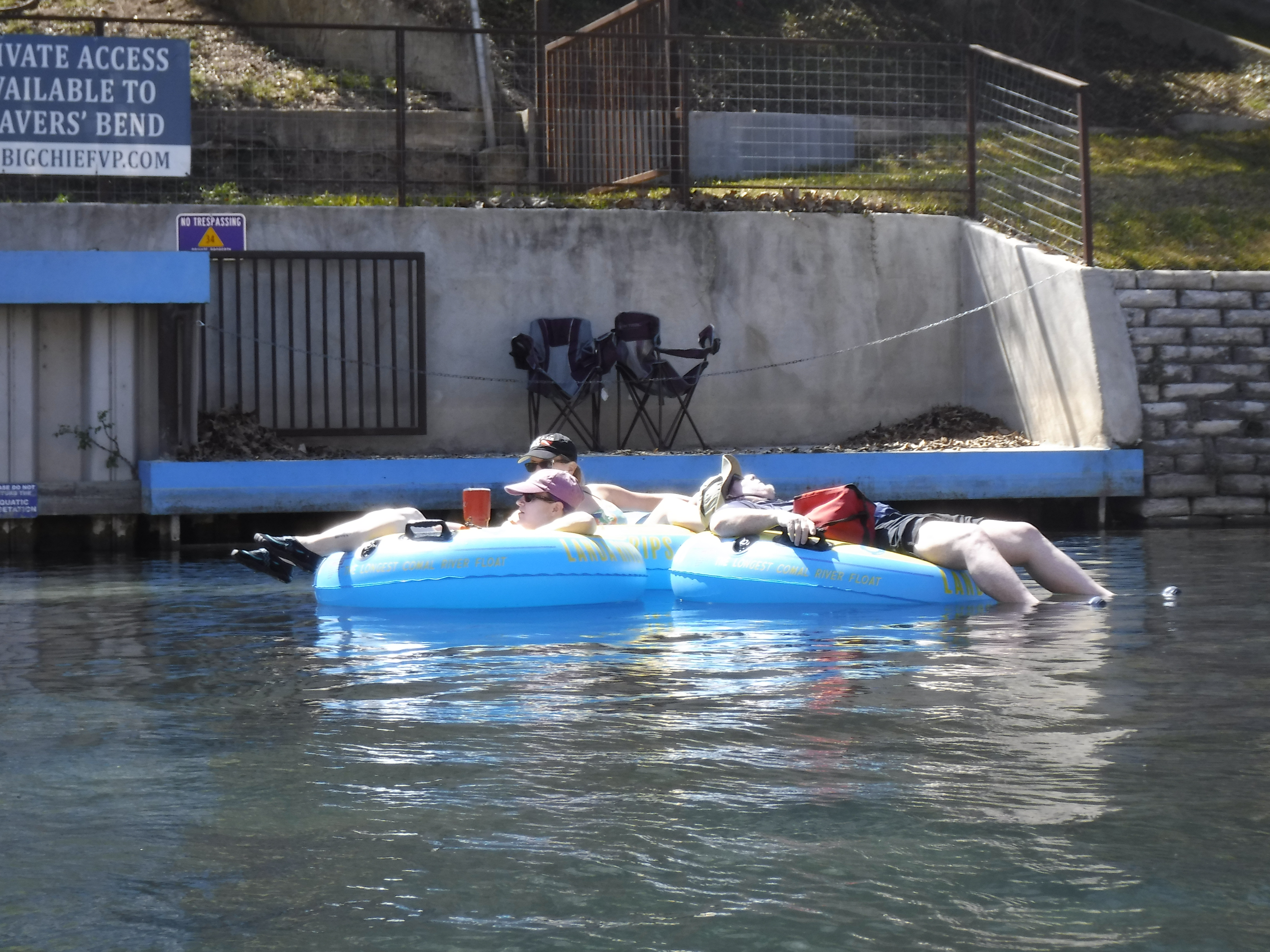 Lakediver, watermonkee & ReefHound relaxing on the Comal