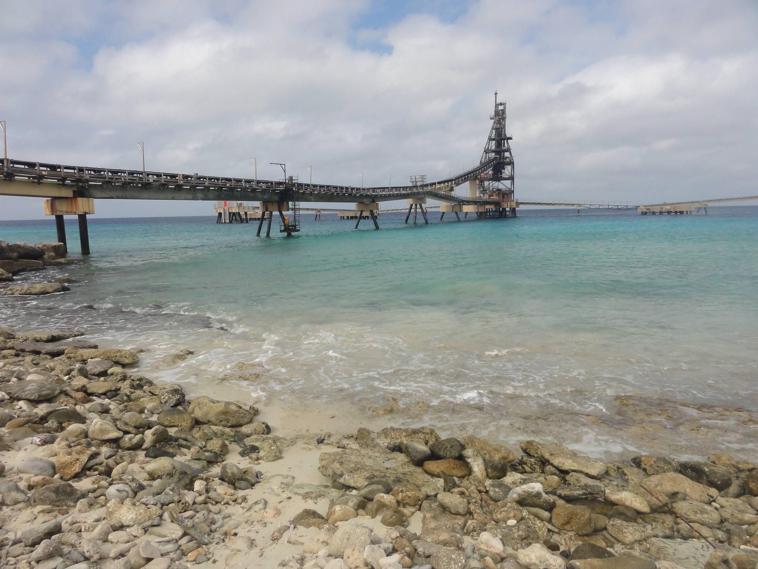 Pier for loading-out salt