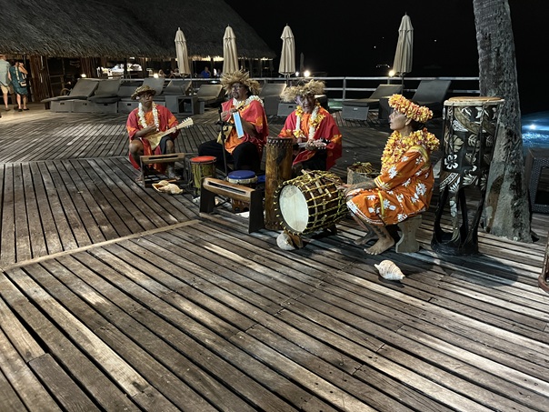 Rangiroa Polynesian show band