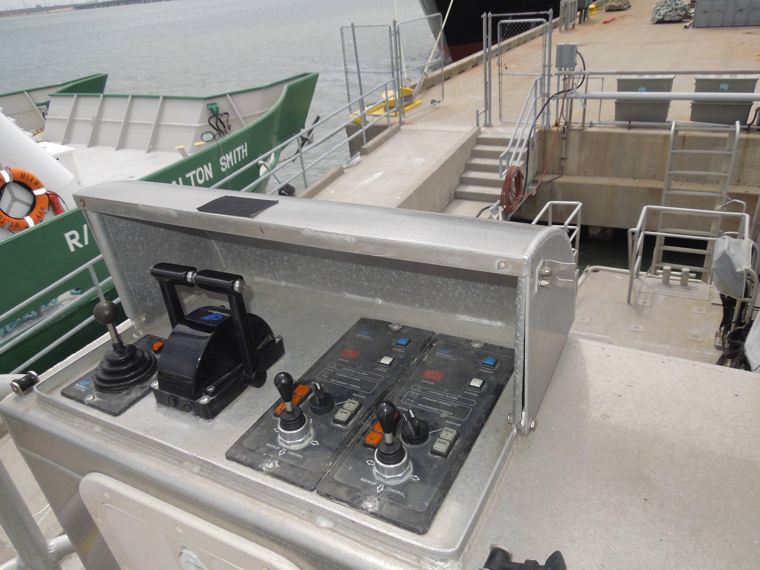rear steering station