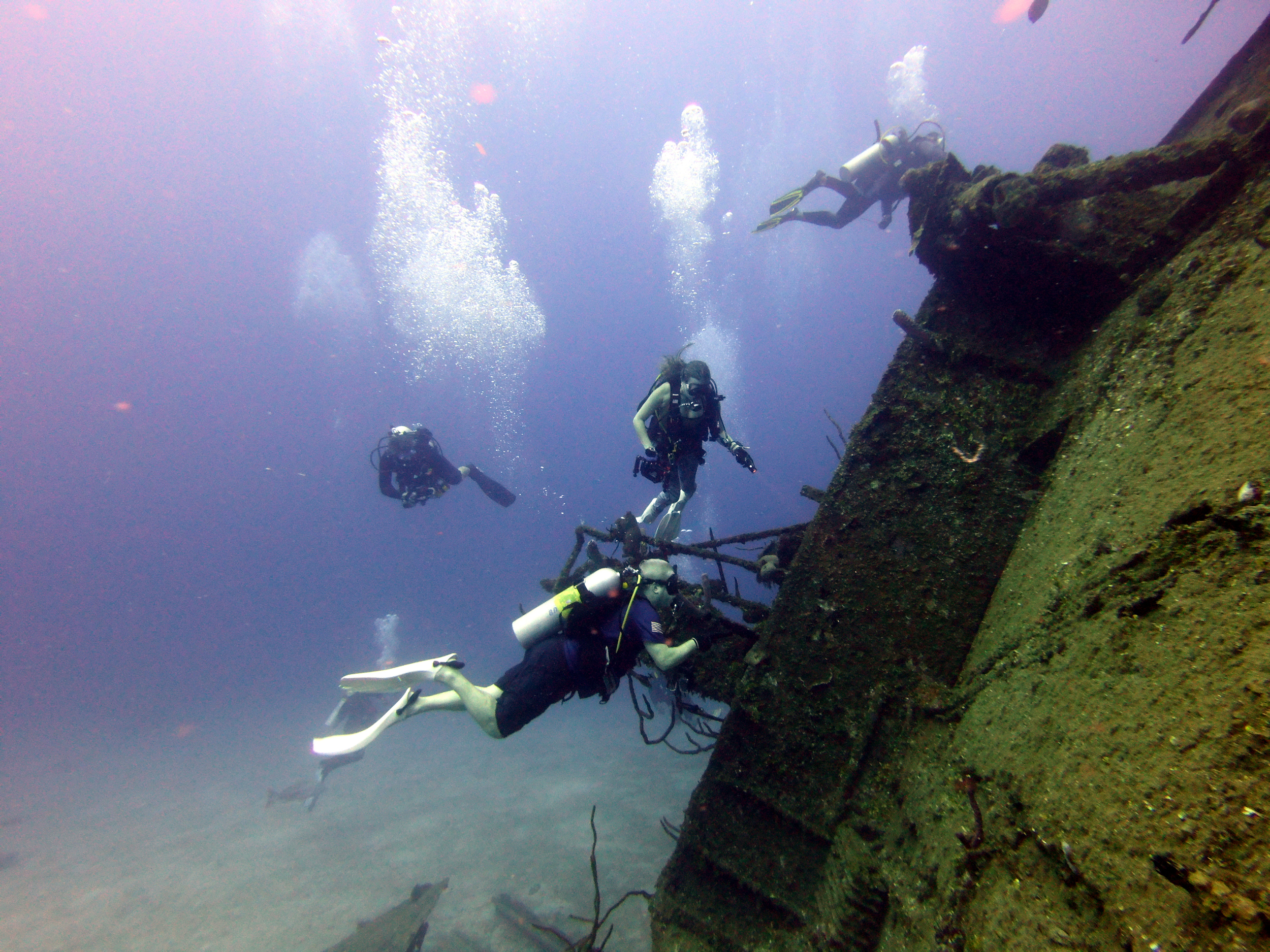 Reefhound and watermonkee entering the El Aguila