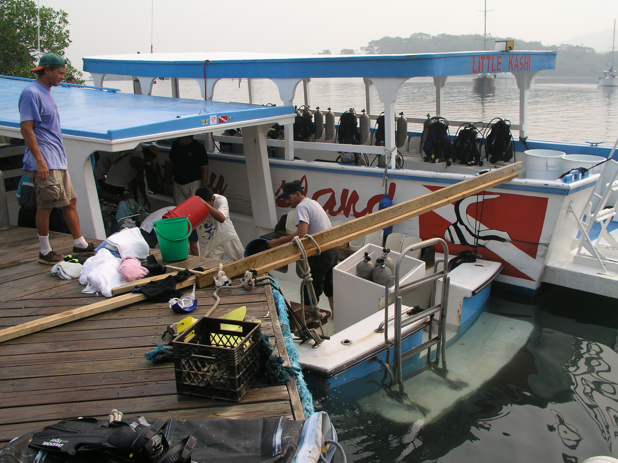 Roatan 2005 reupload