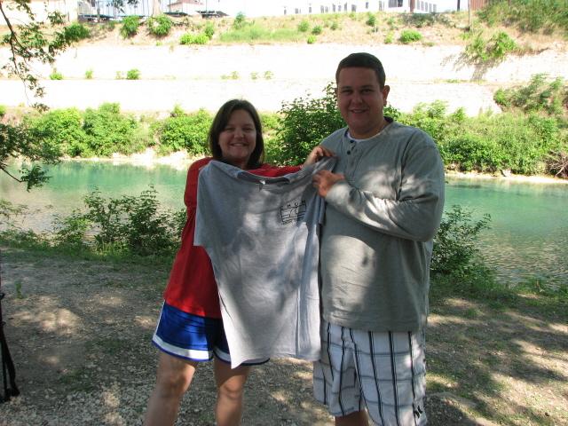 Siren gives Tamucc2044 his new CHUM t-shirt for becoming a new member