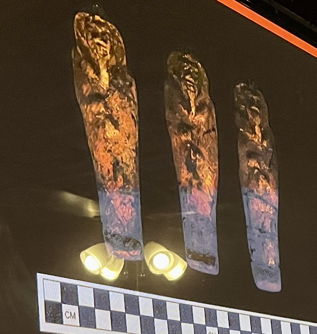 Small pharaoh statues found during the excavation