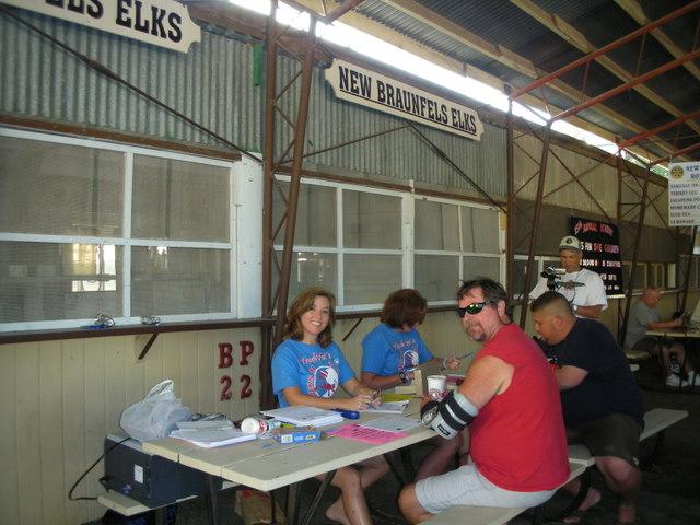 Sprout & VanessaArrrr registering teams