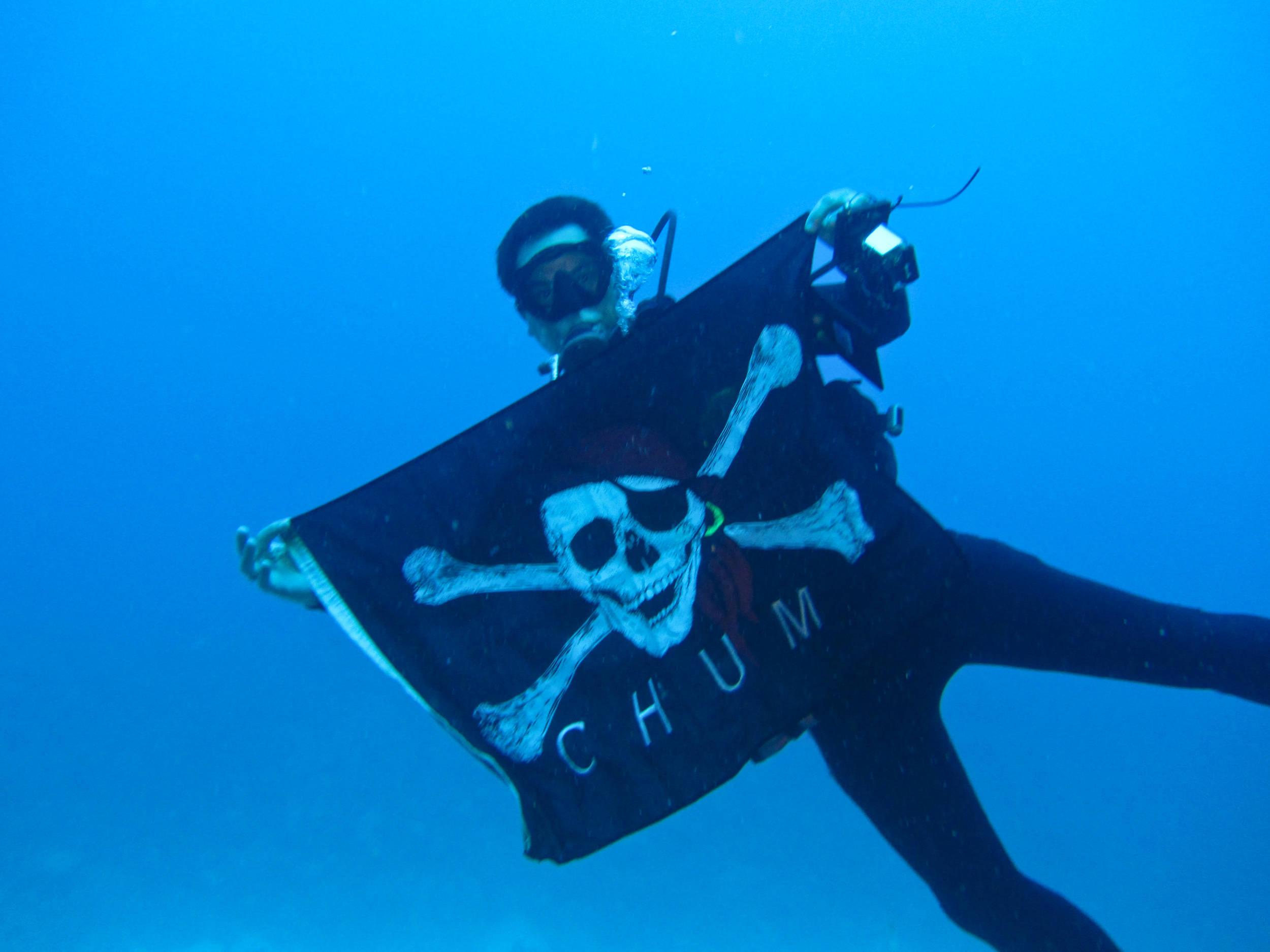 Sushi Boy sails the flag at Hilma Hooker