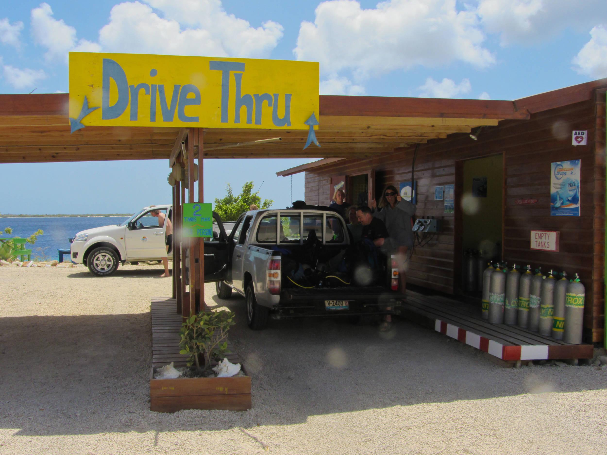 Tank filling station