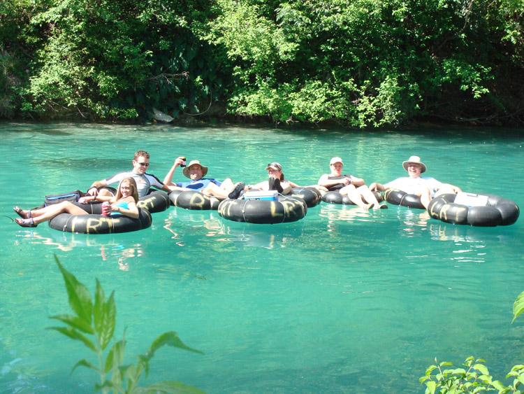 Tubing_the_Comal