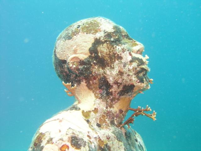 Underwater art gallery