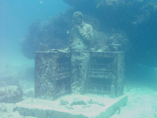 Underwater art gallery