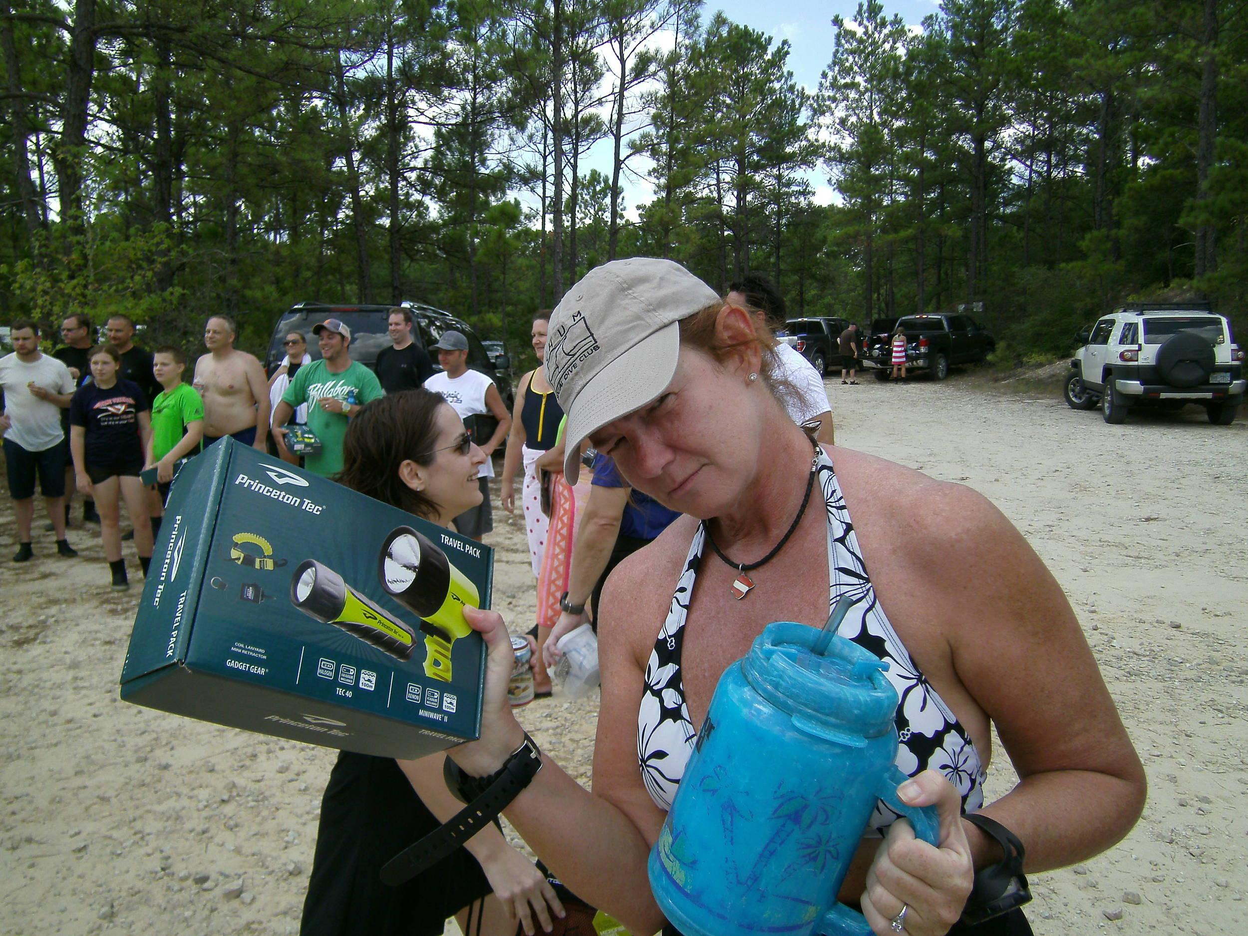 VanessaArrrr won a set of dive lights