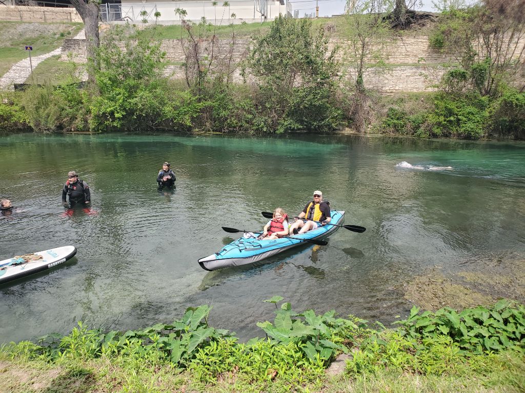 Volans and Vivie will be surface support in their kayak