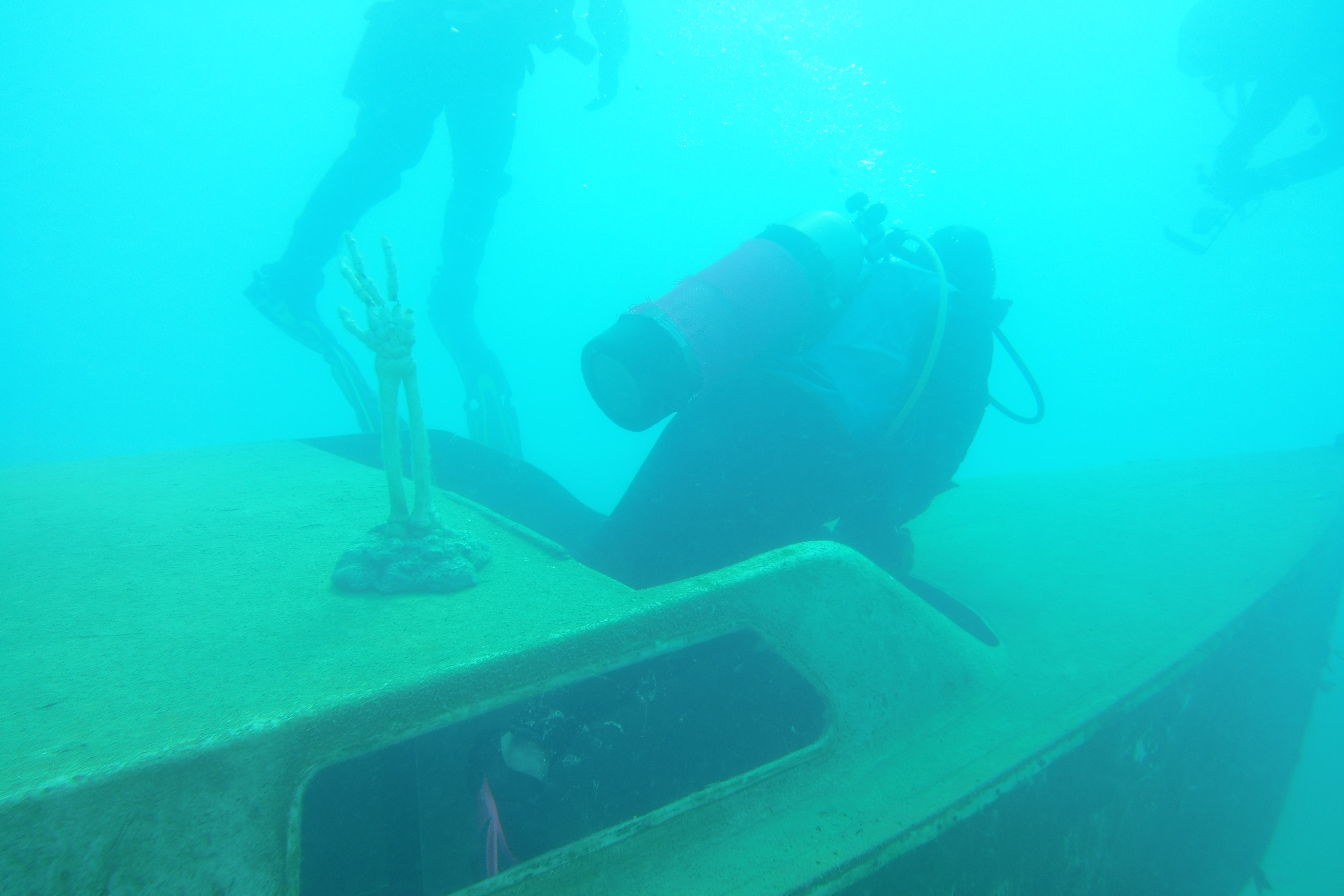 Wanderwoman exiting the boat