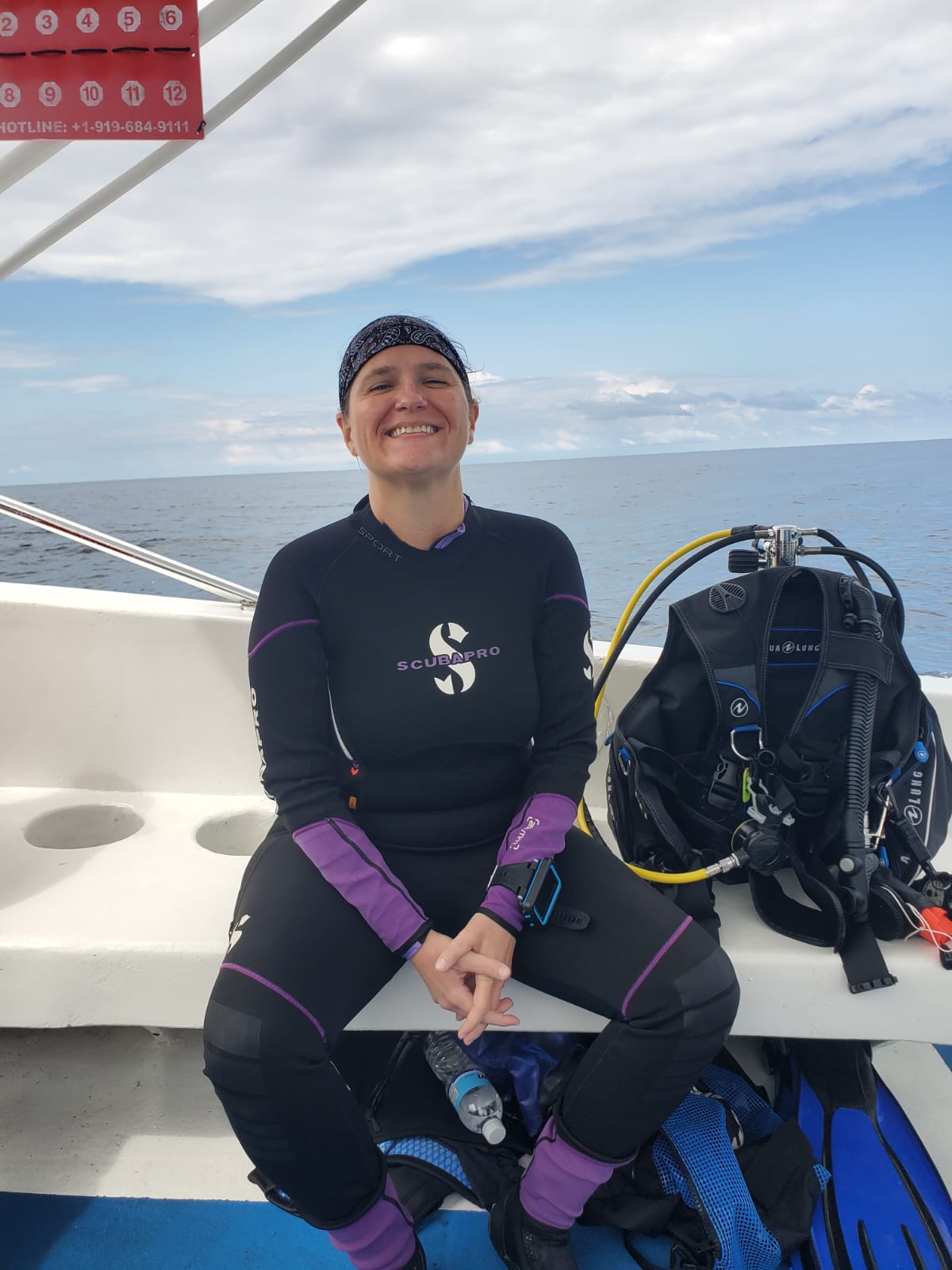 Who's happy to be diving in Roatan? This girl!